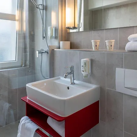 City-ost Hotell 2*